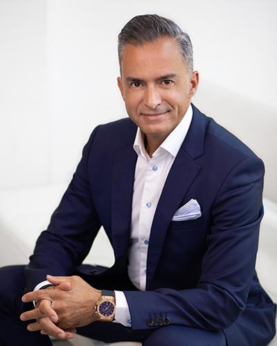 Dr.Akhavan-imageabout-us Dr.Akhavan-imageabout-us